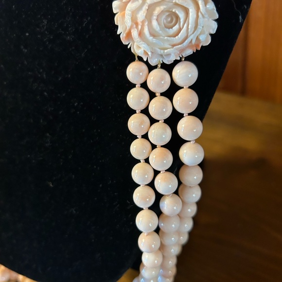Vintage angel skin coral strand 3 necklace with carved rose - Picture 3 of 7